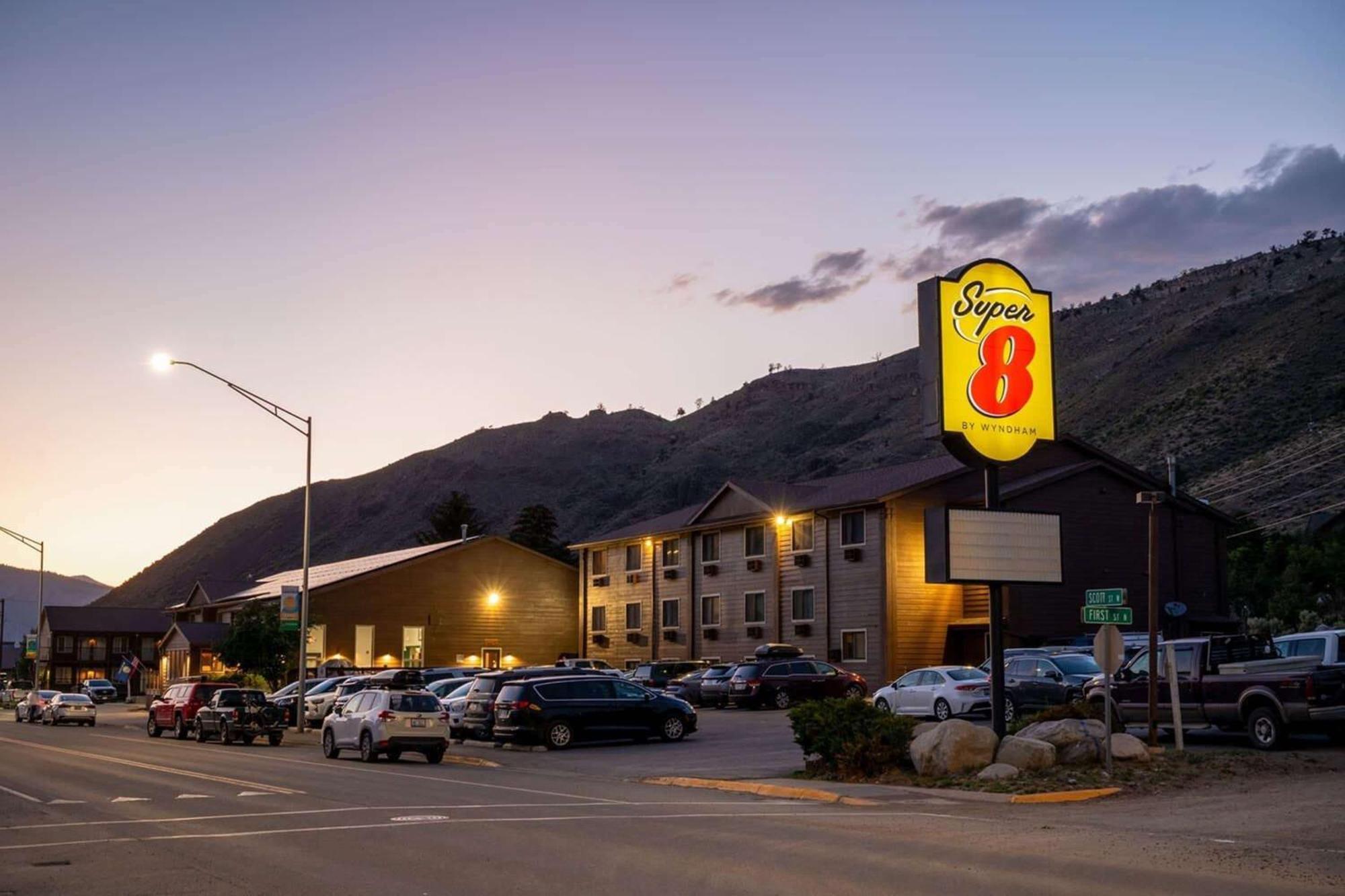 Super 8 By Wyndham Gardiner/Yellowstone Park Area Ngoại thất bức ảnh