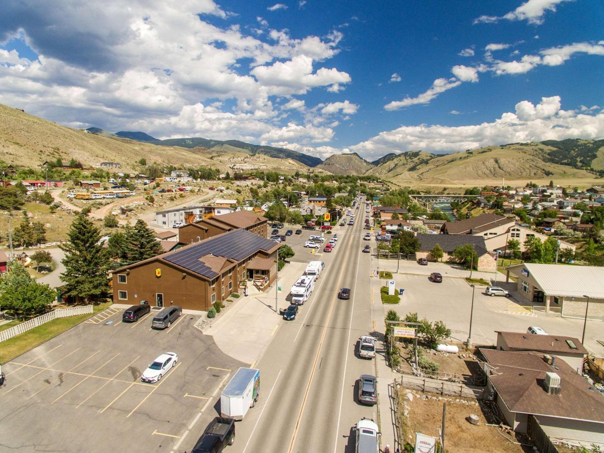 Super 8 By Wyndham Gardiner/Yellowstone Park Area Ngoại thất bức ảnh