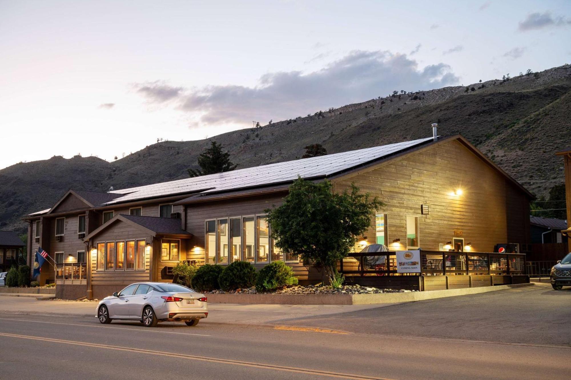 Super 8 By Wyndham Gardiner/Yellowstone Park Area Ngoại thất bức ảnh