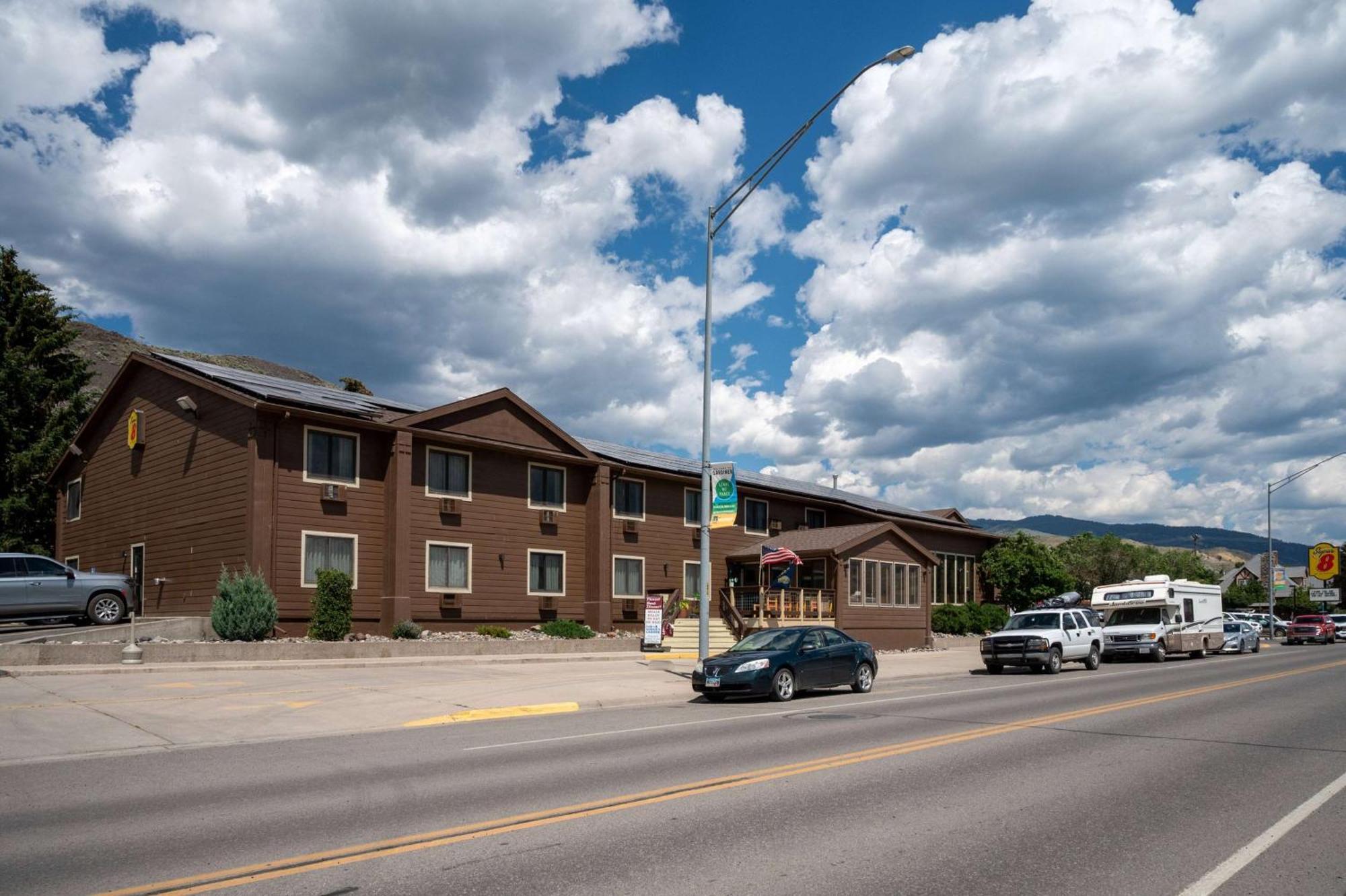 Super 8 By Wyndham Gardiner/Yellowstone Park Area Ngoại thất bức ảnh
