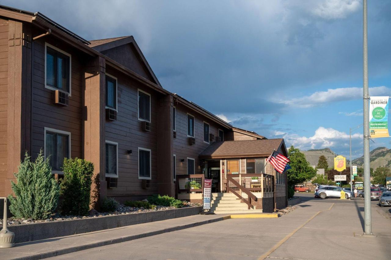 Super 8 By Wyndham Gardiner/Yellowstone Park Area Ngoại thất bức ảnh